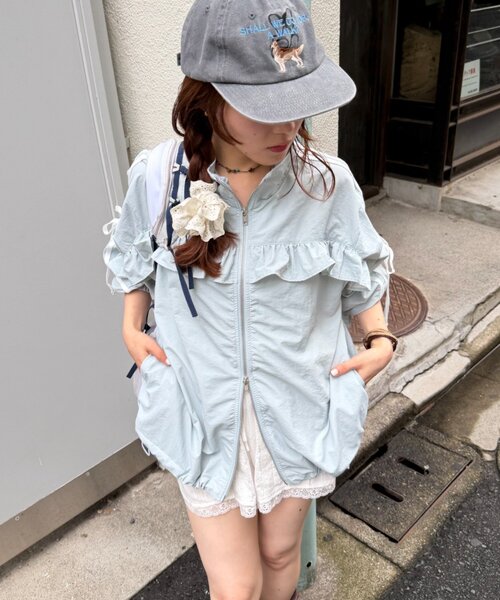 w closet(ダブルクローゼット)の「フリルラインブルゾン(ミリタリージャケット・レディース・サックスブルー/ピンク/ネイビー/アイボリー/イエロー・MEDIUM/SMALL)」の3枚目の写真
