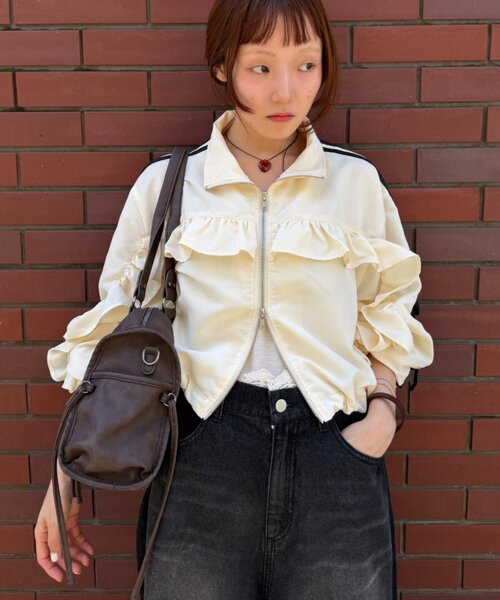 w closet(ダブルクローゼット)の「フリルラインブルゾン(ミリタリージャケット・レディース・サックスブルー/ピンク/ネイビー/アイボリー/イエロー・MEDIUM/SMALL)」の7枚目の写真