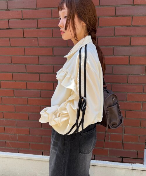 w closet(ダブルクローゼット)の「フリルラインブルゾン(ミリタリージャケット・レディース・サックスブルー/ピンク/ネイビー/アイボリー/イエロー・MEDIUM/SMALL)」の10枚目の写真