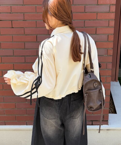 w closet(ダブルクローゼット)の「フリルラインブルゾン(ミリタリージャケット・レディース・サックスブルー/ピンク/ネイビー/アイボリー/イエロー・MEDIUM/SMALL)」の11枚目の写真