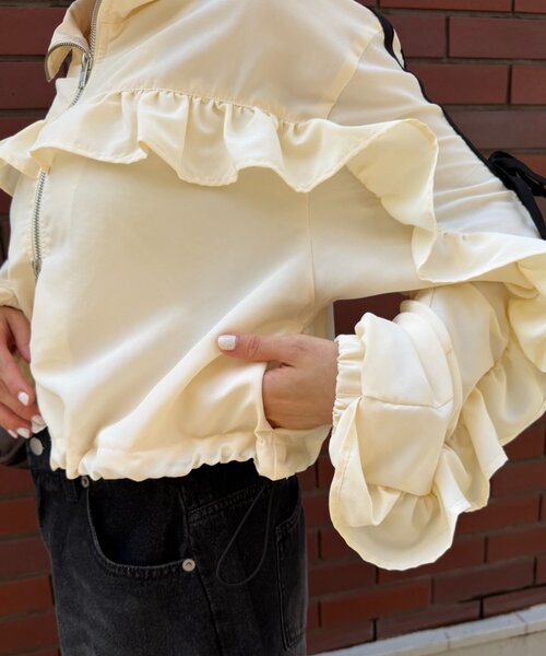 w closet(ダブルクローゼット)の「フリルラインブルゾン(ミリタリージャケット・レディース・サックスブルー/ピンク/ネイビー/アイボリー/イエロー・MEDIUM/SMALL)」の13枚目の写真