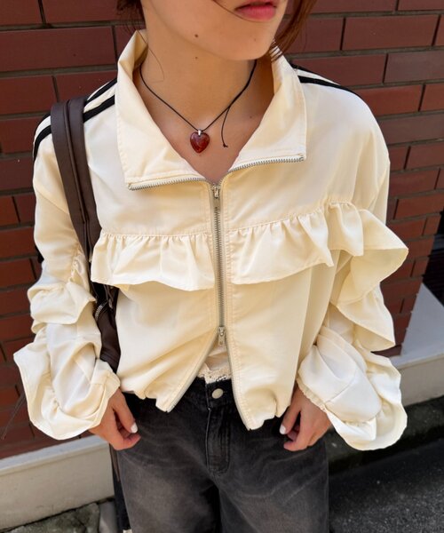 w closet(ダブルクローゼット)の「フリルラインブルゾン(ミリタリージャケット・レディース・サックスブルー/ピンク/ネイビー/アイボリー/イエロー・MEDIUM/SMALL)」の15枚目の写真