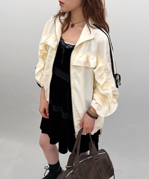 w closet(ダブルクローゼット)の「フリルラインブルゾン(ミリタリージャケット・レディース・サックスブルー/ピンク/ネイビー/アイボリー/イエロー・MEDIUM/SMALL)」の19枚目の写真