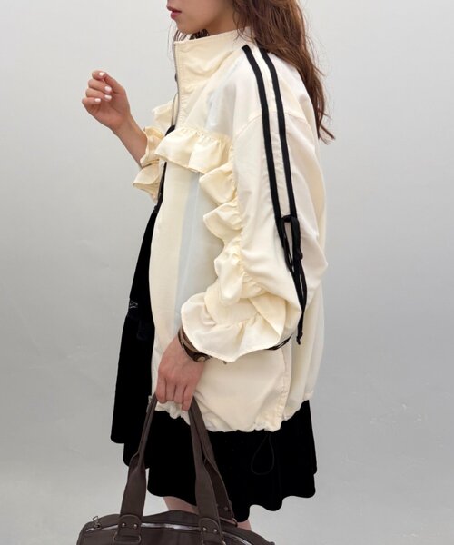 w closet(ダブルクローゼット)の「フリルラインブルゾン(ミリタリージャケット・レディース・サックスブルー/ピンク/ネイビー/アイボリー/イエロー・MEDIUM/SMALL)」の20枚目の写真