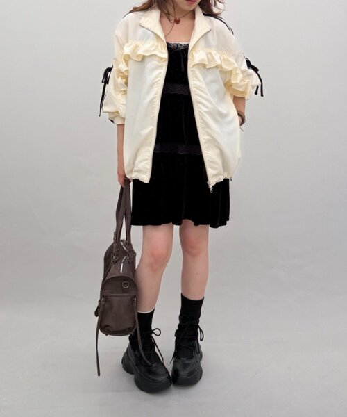 w closet(ダブルクローゼット)の「フリルラインブルゾン(ミリタリージャケット・レディース・サックスブルー/ピンク/ネイビー/アイボリー/イエロー・MEDIUM/SMALL)」の22枚目の写真