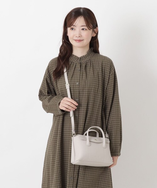 one'sterrace(ワンズテラス)の「Legato Largo かるいかばんDuo ミニショルダー(ショルダーバッグ・レディース・ブラック系8/ベージュ系その他7/アイボリー系8・99)」の13枚目の写真