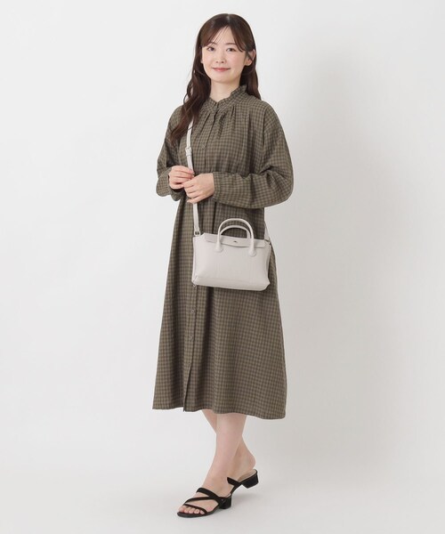 one'sterrace(ワンズテラス)の「Legato Largo かるいかばんDuo ミニショルダー(ショルダーバッグ・レディース・ブラック系8/ベージュ系その他7/アイボリー系8・99)」の14枚目の写真