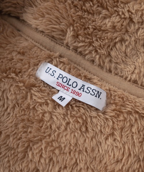 U.S. POLO ASSN.(ユーエスポロアッスン)の「【80】【U.S. POLO ASSN./ユーエスポロアッスン】ポロ襟 ボアフリース ブルゾン/ジャケット/ライトアウター/ワンポイント刺繍/ダブルフェイス/トラッド/プレッピー/ユニセックス/レディース/メンズ(ブルゾン・メンズ・カーキ/アイボリー/ネイビー/ブラック/ベージュ・M/L)」の8枚目の写真