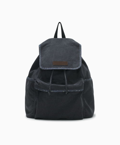 OHESHIO(オヘシオ)の「CONTRAST BACKPACK, CHARCOAL FLORAL(バックパック/リュック・レディース・その他・FREE)」の2枚目の写真