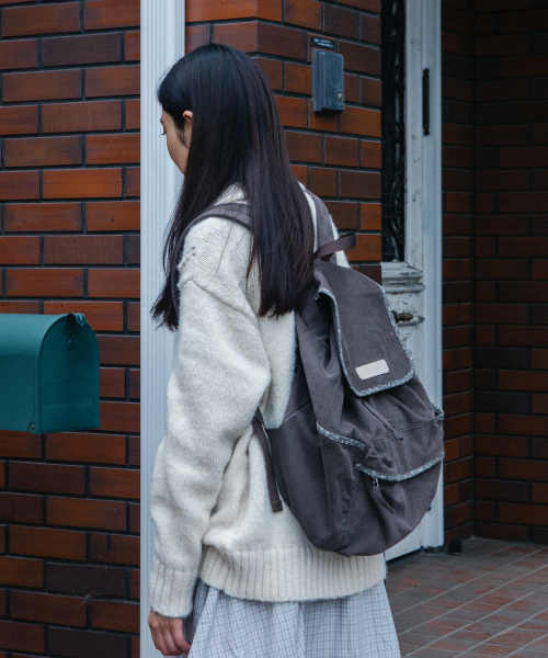 OHESHIO(オヘシオ)の「CONTRAST BACKPACK, CHARCOAL FLORAL(バックパック/リュック・レディース・その他・FREE)」の5枚目の写真