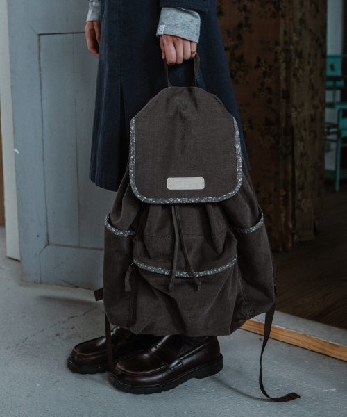 OHESHIO(オヘシオ)の「CONTRAST BACKPACK, CHARCOAL FLORAL(バックパック/リュック・レディース・その他・FREE)」の7枚目の写真
