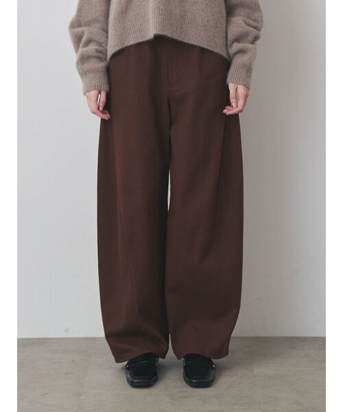 ELENDEEK(エレンディーク)の「フロントカーブパンツ(その他パンツ・レディース・ブラウン/オフホワイト・2/1)」の2枚目の写真