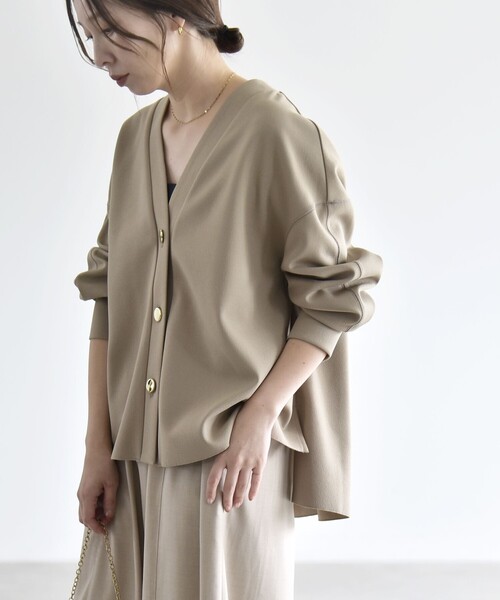 quaranciel(カランシエル)の「〈手洗い可能〉カットジョーゼット Vネック ワイド カーディガン(カーディガン/ボレロ・レディース・ベージュ/ブラック/ネイビー/オフホワイト・ONE SIZE)」の1枚目の写真