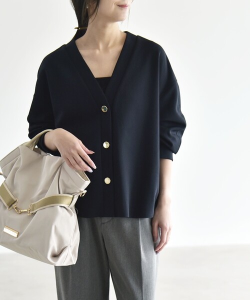 quaranciel(カランシエル)の「〈手洗い可能〉カットジョーゼット Vネック ワイド カーディガン(カーディガン/ボレロ・レディース・ベージュ/ブラック/ネイビー/オフホワイト・ONE SIZE)」の4枚目の写真