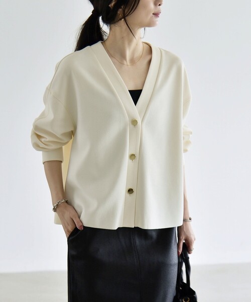 quaranciel(カランシエル)の「〈手洗い可能〉カットジョーゼット Vネック ワイド カーディガン(カーディガン/ボレロ・レディース・ベージュ/ブラック/ネイビー/オフホワイト・ONE SIZE)」の12枚目の写真