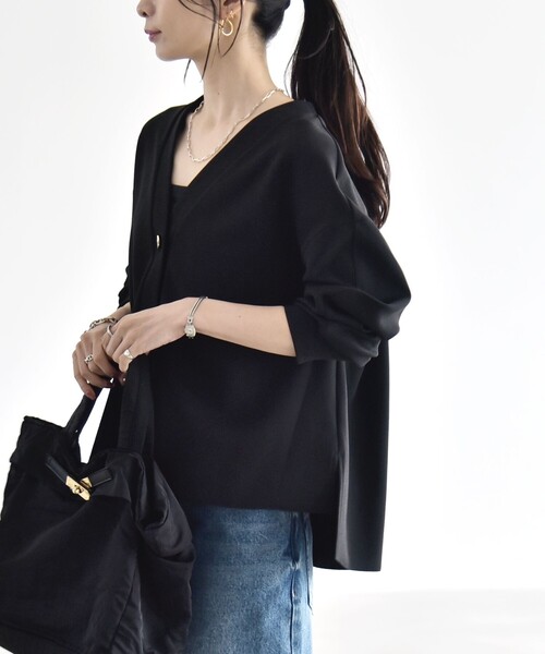 quaranciel(カランシエル)の「〈手洗い可能〉カットジョーゼット Vネック ワイド カーディガン(カーディガン/ボレロ・レディース・ベージュ/ブラック/ネイビー/オフホワイト・ONE SIZE)」の16枚目の写真