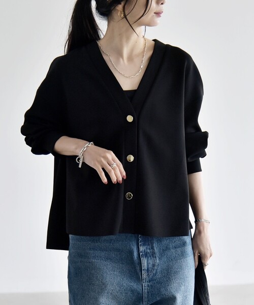 quaranciel(カランシエル)の「〈手洗い可能〉カットジョーゼット Vネック ワイド カーディガン(カーディガン/ボレロ・レディース・ベージュ/ブラック/ネイビー/オフホワイト・ONE SIZE)」の17枚目の写真