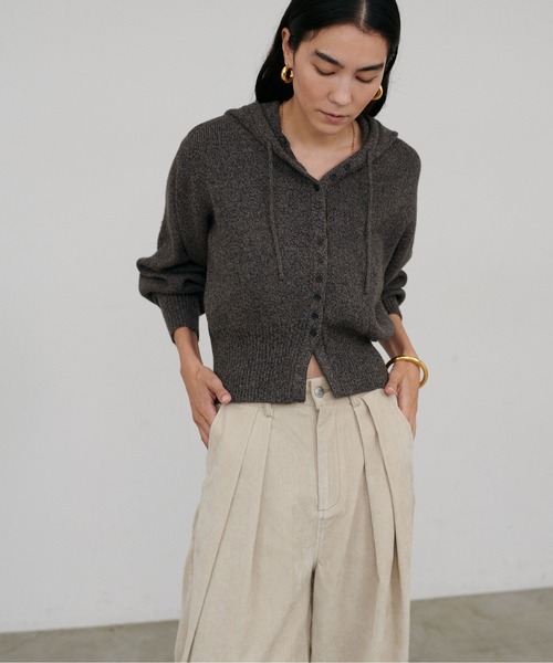 LARUTA(ラルータ)の「【LARUTA】ボリュームスリーブフードニット(カーディガン/ボレロ・レディース・チャコールグレー/ベージュ/ブラウン・FREE)」の4枚目の写真