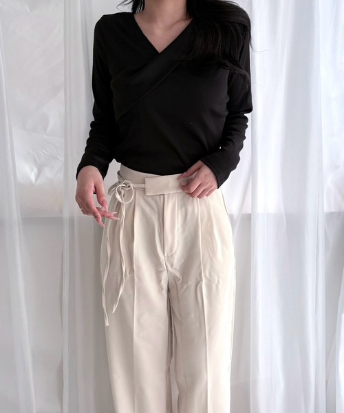 merrylatte(メリーラテ)の「アシンメトリー オフショルダー 長袖トップス(Tシャツ/カットソー・レディース・ホワイト/カーキ/ブラック・S/M/L)」の10枚目の写真