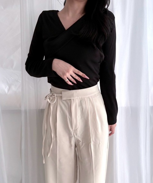 merrylatte(メリーラテ)の「アシンメトリー オフショルダー 長袖トップス(Tシャツ/カットソー・レディース・ホワイト/カーキ/ブラック・S/M/L)」の11枚目の写真