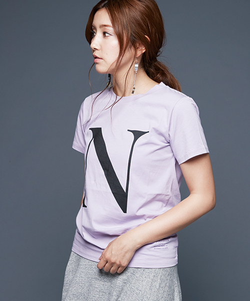 TRUNO by NOISE MAKER(トルノバイノイズメーカー)の「【新色追加】プリントTシャツ/typography(Tシャツ/カットソー・レディース・ホワイト/ブラック/ピンク/ラベンダー/レッド・36/38)」の3枚目の写真