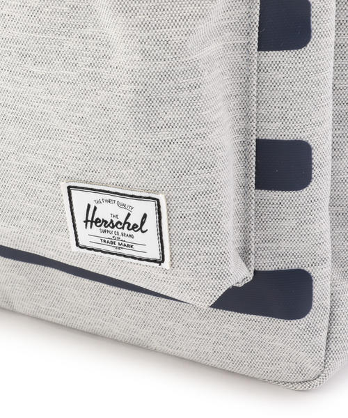 Herschel Supply(ハーシェルサプライ)の「HERSCHEL: OFFSET SETTELMENT(バックパック/リュック・メンズ・オリーブ/グレー・ONE SIZE)」の5枚目の写真