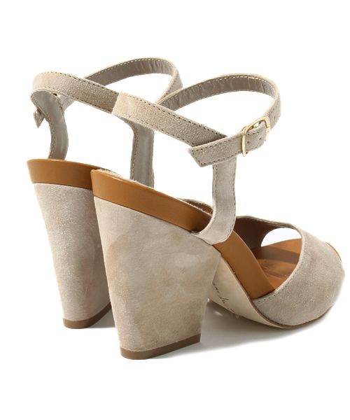 qualite(カリテ)の「TOSCA BLU アンクルストラップサンダル(サンダル・レディース・ベージュ・38/39/35/36/37)」の4枚目の写真