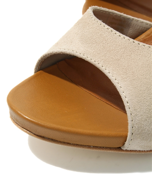 qualite(カリテ)の「TOSCA BLU アンクルストラップサンダル(サンダル・レディース・ベージュ・38/39/35/36/37)」の7枚目の写真