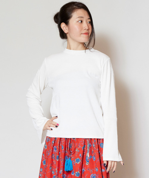 チャイハネ(チャイハネ)の「【チャイハネ】yul 無地ベルスリーブトップス(Tシャツ/カットソー・レディース・ホワイト/グレー/カーキ/オレンジ・FREE)」の2枚目の写真