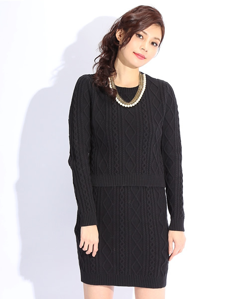 Ray BEAMS（レイビームス）の「□Ray BEAMS / ケーブルクロップド クルーネックニット（ニット/セーター・レディース・オフホワイト/ブラック・ONE SIZE）」の3枚目の写真