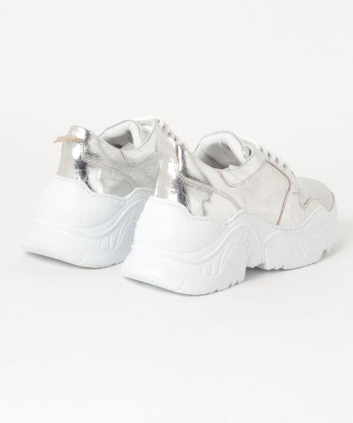 Narcissus(ナルシス)の「【OZKAN】メタルスニーカー(スニーカー・レディース・シルバー・36/37/38/35)」の3枚目の写真