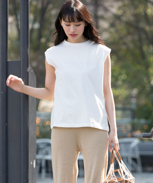 Luz Llena（ラズレナ）の「[綿100％]ノースリーブカットソートップス（Tシャツ/カットソー・レディース・ホワイト/ブラック/グレイッシュベージュ/ネイビー・MEDIUM）」の2枚目の写真