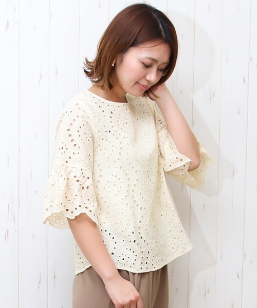 Social GIRL（ソーシャルガール）の「スカラップレースフレアスリーブブラウス（シャツ/ブラウス・レディース・ベージュ/パープル/ブラック/オフホワイト/ライトパープル/モカ/ダークパープル・LL/S/M/L/3L）」の4枚目の写真