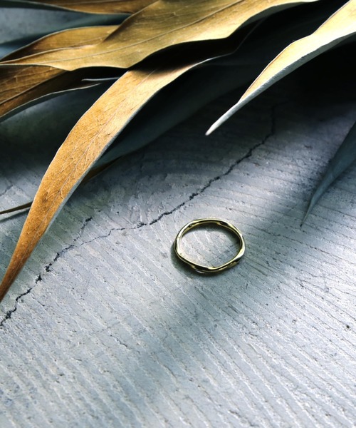 YArKA（ヤーカ）の「【YArKA/ヤーカ】silver925 twist ring[llk]/ひねりリング シルバー925（リング・レディース・ゴールド/シルバー・#9/#11/#13/#15/#17/#19/#21/#4/#18/#2/#20/#22/#23/#3/#8/#1/#10/#12/#14/#16/#5/#6/#7）」の2枚目の写真