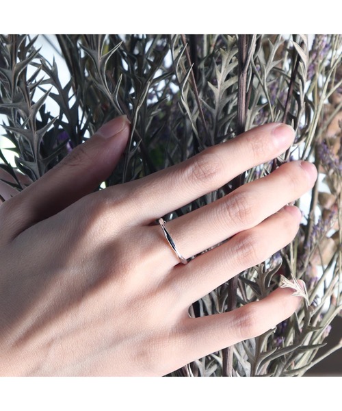 YArKA（ヤーカ）の「【YArKA/ヤーカ】silver925 twist ring[llk]/ひねりリング シルバー925（リング・レディース・ゴールド/シルバー・#9/#11/#13/#15/#17/#19/#21/#4/#18/#2/#20/#22/#23/#3/#8/#1/#10/#12/#14/#16/#5/#6/#7）」の9枚目の写真