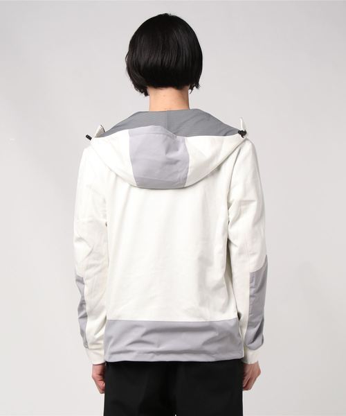 hummel(ヒュンメル)の「直営店・WEB限定 hummel(ヒュンメル)ストレッチカルゼコンビパーカー(パーカー・メンズ・ホワイト/ブラック/ベージュ・S/M/L/XL)」の13枚目の写真