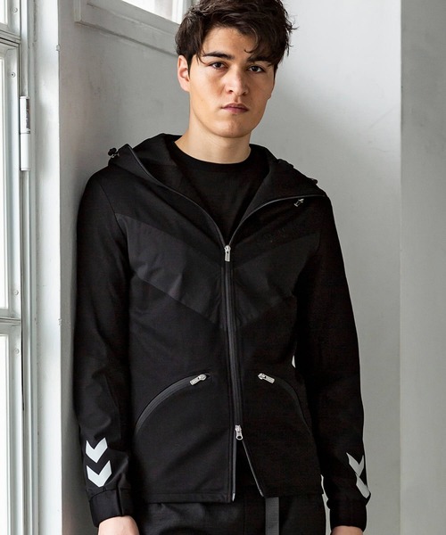 hummel(ヒュンメル)の「直営店・WEB限定 hummel(ヒュンメル)ストレッチカルゼコンビパーカー(パーカー・メンズ・ホワイト/ブラック/ベージュ・S/M/L/XL)」の2枚目の写真
