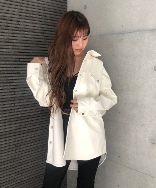 ENVYM(アンビー)の「フェイクレザーSHJK(デニムジャケット・レディース・グレー/ホワイト/ブラック・FREE)」の2枚目の写真