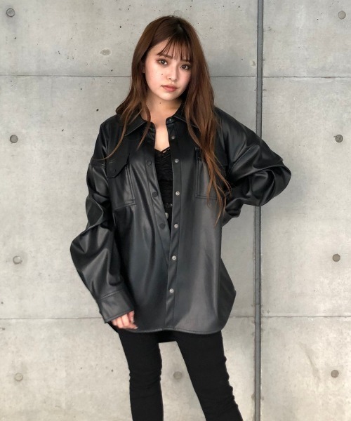 ENVYM(アンビー)の「フェイクレザーSHJK(デニムジャケット・レディース・グレー/ホワイト/ブラック・FREE)」の14枚目の写真