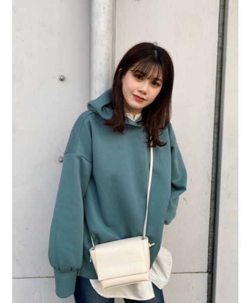 AZUL by moussy（アズールバイマウジー）の「CARDBOARD MATERIAL HOODIE/カードボードマテリアルフーディ（パーカー・レディース・ベージュ/グリーン/ライトベージュ/ライム・MEDIUM/SMALL）」の17枚目の写真