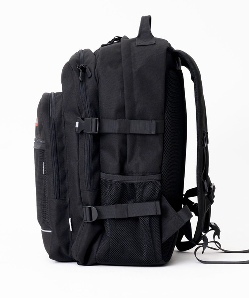 FILA（フィラ）の「【FILA/フィラ】大容量リュックサック マルチケース＆カラビナ付き 30L 3層式 バッグパック（バックパック/リュック・メンズ・トリコロール/ブラック/ブラック×ピンク/ブラック系その他/ブラック系1/ブラック×レッド・FREE）」の10枚目の写真