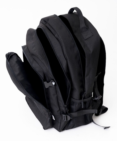 FILA（フィラ）の「【FILA/フィラ】大容量リュックサック マルチケース＆カラビナ付き 30L 3層式 バッグパック（バックパック/リュック・メンズ・トリコロール/ブラック/ブラック×ピンク/ブラック系その他/ブラック系1/ブラック×レッド・FREE）」の19枚目の写真