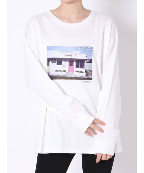 MERCURYDUO（マーキュリーデュオ）の「Roberta Bayley フォトロングスリーブTシャツ1（Tシャツ/カットソー・レディース・オフホワイト/ベージュ・FREE）」の2枚目の写真