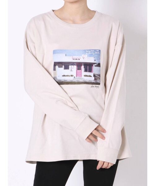 MERCURYDUO（マーキュリーデュオ）の「Roberta Bayley フォトロングスリーブTシャツ1（Tシャツ/カットソー・レディース・オフホワイト/ベージュ・FREE）」の3枚目の写真