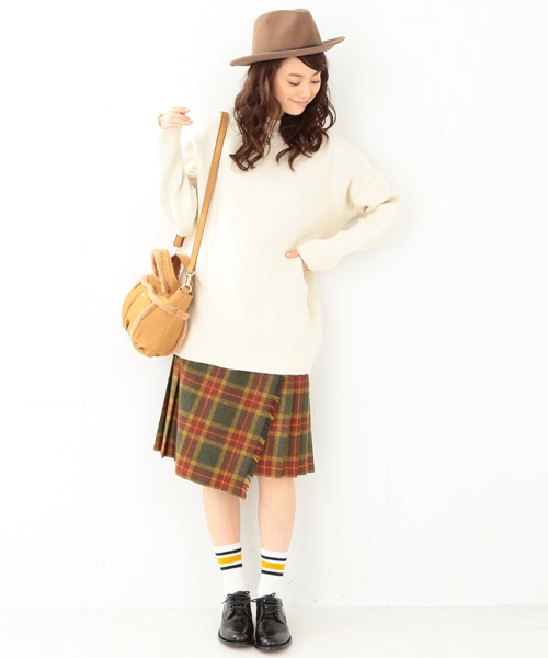 Ray BEAMS(レイビームス)の「Ray BEAMS / Bigシルエット ハイネック(ニット/セーター・レディース・ベージュ/ネイビー・ONE SIZE)」の20枚目の写真