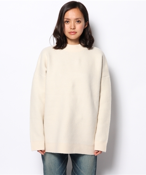 Ray BEAMS(レイビームス)の「Ray BEAMS / Bigシルエット ハイネック(ニット/セーター・レディース・ベージュ/ネイビー・ONE SIZE)」の3枚目の写真