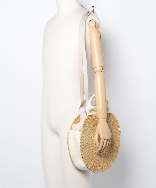 MUUN（ムーニュ）の「MUUN ムーニュ ラウンドカゴバック（ショルダーバッグ・レディース・ナチュラル・FREE）」の4枚目の写真