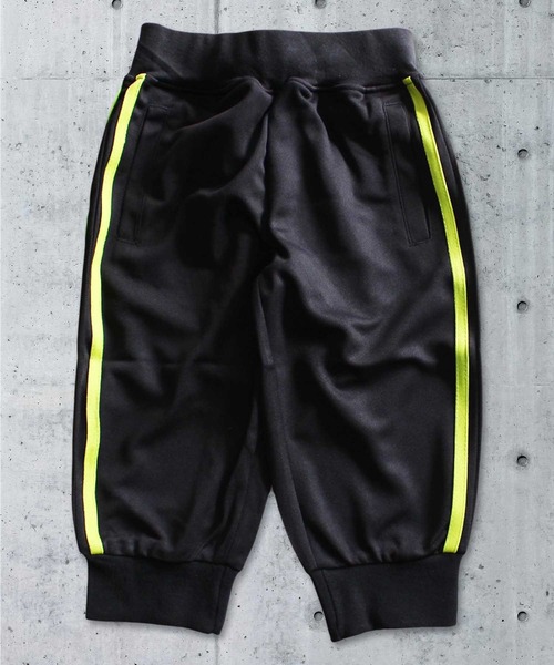 THE CASUAL（カジュアル）の「DRY MESH サイドライン7分丈パンツ キッズ（その他パンツ・キッズ・ブラック系1/オフホワイト/ブラック系2/オレンジ/グレー系/ピンク/ブラック系/ブラック/カーキ系/イエロー・110cm/120cm/130cm/140cm/160cm/150cm）」の3枚目の写真