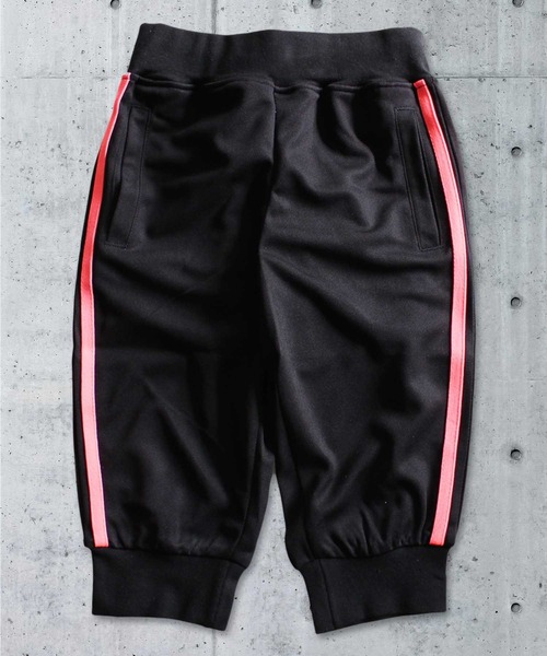 THE CASUAL（カジュアル）の「DRY MESH サイドライン7分丈パンツ キッズ（その他パンツ・キッズ・ブラック系1/オフホワイト/ブラック系2/オレンジ/グレー系/ピンク/ブラック系/ブラック/カーキ系/イエロー・110cm/120cm/130cm/140cm/160cm/150cm）」の4枚目の写真