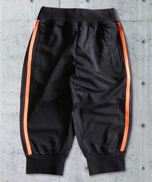 THE CASUAL（カジュアル）の「DRY MESH サイドライン7分丈パンツ キッズ（その他パンツ・キッズ・ブラック系1/オフホワイト/ブラック系2/オレンジ/グレー系/ピンク/ブラック系/ブラック/カーキ系/イエロー・110cm/120cm/130cm/140cm/160cm/150cm）」の5枚目の写真